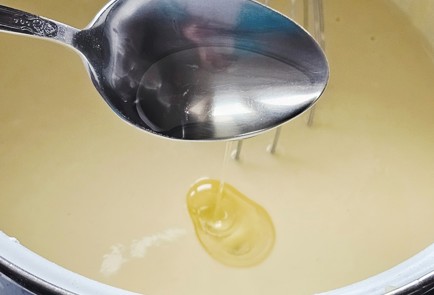 Фото шага рецепта Блины на сыворотке 191297 шаг 7