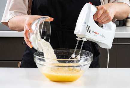 Фото шага рецепта Блины на темном пиве 191365 шаг 3