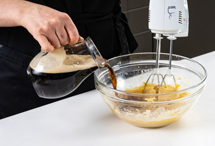 Фото шага рецепта Блины на темном пиве 191365 шаг 4