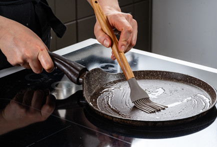 Фото шага рецепта Блины на темном пиве 191365 шаг 6