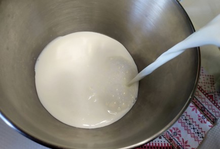 Фото шага рецепта Блины на топленом масле 188027 шаг 2  