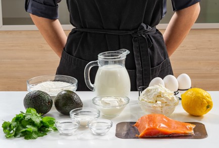 Фото шага рецепта Блины с авокадо и лососем 175570 шаг 1  