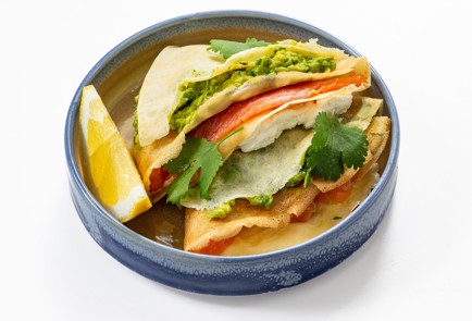 Фото шага рецепта Блины с авокадо и лососем 175570 шаг 13  