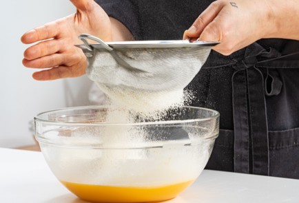 Фото шага рецепта Блины с авокадо и лососем 175570 шаг 4  