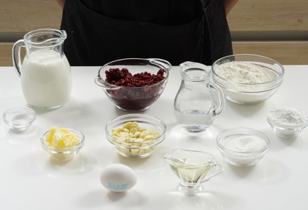 Фото шага рецепта Блины с брусникой и белым шоколадом 153237 шаг 1  