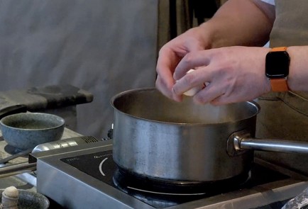 Фото шага рецепта Блины с дырочками от шефповара 191352 шаг 4  