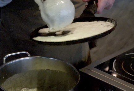 Фото шага рецепта Блины с дырочками от шефповара 191352 шаг 9  