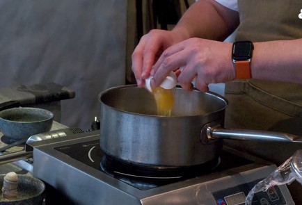 Фото шага рецепта Блины с дырочками 153261 шаг 3  