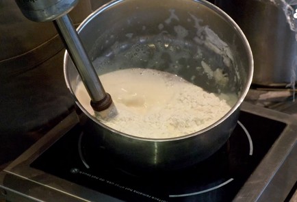 Фото шага рецепта Блины с дырочками 153261 шаг 4  