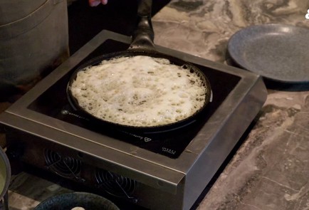 Фото шага рецепта Блины с дырочками 153261 шаг 8  