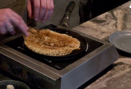 Фото шага рецепта Блины с дырочками 153261 шаг 9  