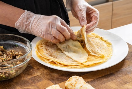 Фото шага рецепта Блины с фаршем 188010 шаг 10  