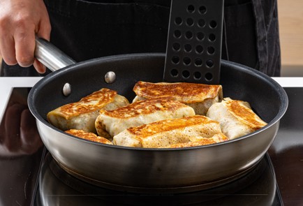 Фото шага рецепта Блины с фаршем 188010 шаг 11  