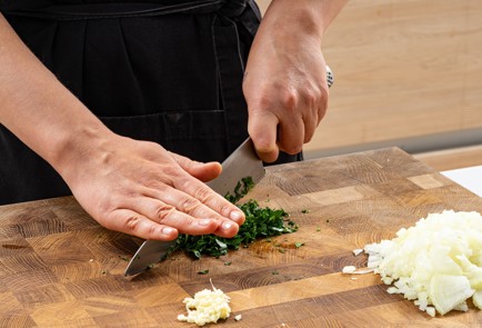 Фото шага рецепта Блины с фаршем 188010 шаг 2  