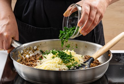 Фото шага рецепта Блины с фаршем 188010 шаг 5  