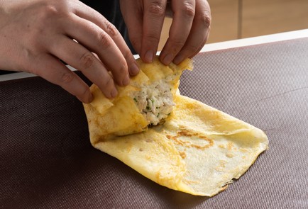 Фото шага рецепта Блины с фетой и зеленым луком 140599 шаг 10