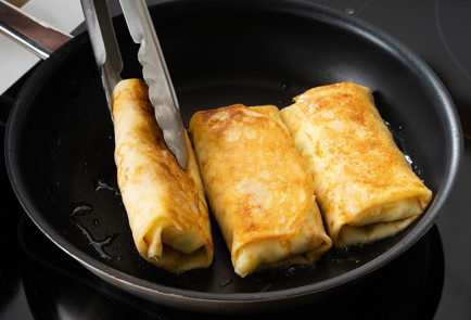 Фото шага рецепта Блины с фетой и зеленым луком 140599 шаг 11