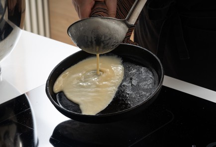 Фото шага рецепта Блины с фетой и зеленым луком 140599 шаг 5