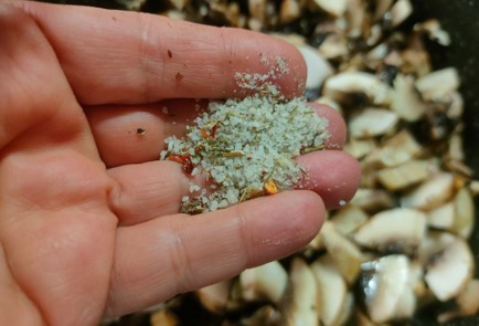 Фото шага рецепта Грибная начинка для блинов 191368 шаг 5  