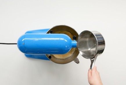 Фото шага рецепта Блины с икрой 151884 шаг 2  