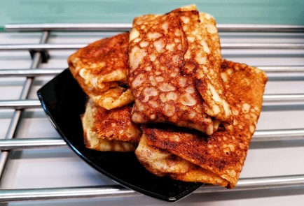 Фото шага рецепта Блины с колбасой и сыром 175592 шаг 12  