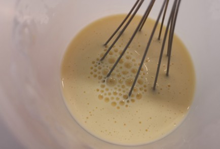 Фото шага рецепта Блины с колбасой и сыром 175592 шаг 6  