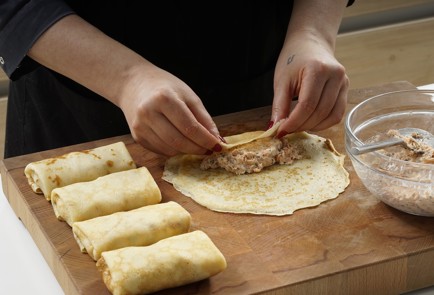 Фото шага рецепта Блины с копченой рыбой 153236 шаг 10  