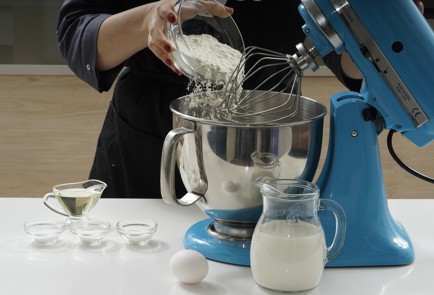 Фото шага рецепта Блины с копченой рыбой 153236 шаг 2  