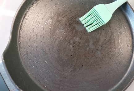 Фото шага рецепта Блины с красной рыбой 191332 шаг 5