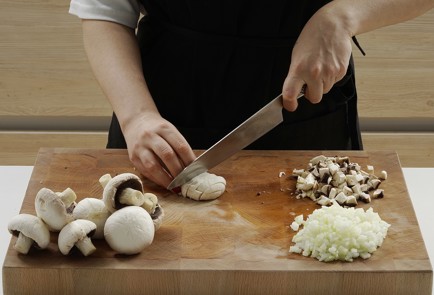 Фото шага рецепта Блины с курицей и грибами 152856 шаг 3