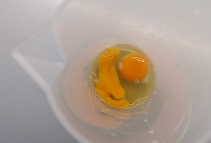 Фото шага рецепта Блины с лососем и соусом тартар 175530 шаг 2  