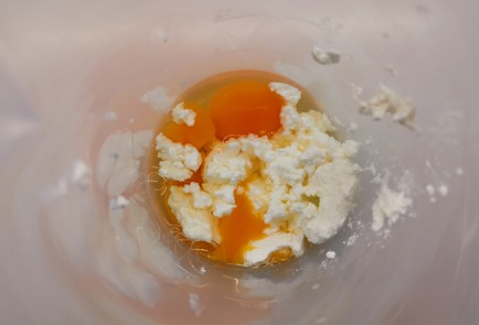 Фото шага рецепта Блины с лососем и соусом тартар 175530 шаг 3  