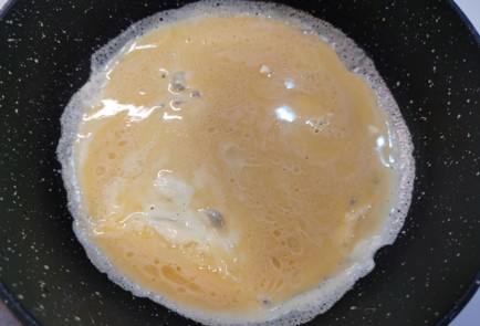 Фото шага рецепта Блины с лососем и соусом тартар 175530 шаг 7  