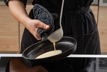 Фото шага рецепта Блины с малиной и фисташкой 175572 шаг 10  