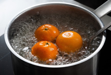 Фото шага рецепта Блины с мандариновым мармеладом маскарпоне и сгущенным молоком 140601 шаг 4  