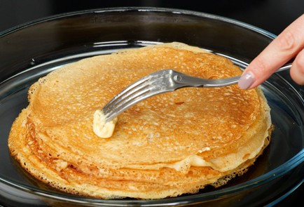 Фото шага рецепта Блины с медом 151886 шаг 7  