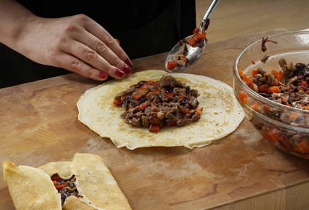 Фото шага рецепта Блины с мясной начинкой 153235 шаг 13  