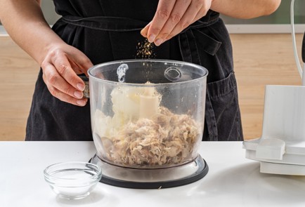 Фото шага рецепта Блины с паштетом из скумбрии и с зеленью 188250 шаг 3