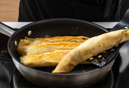 Фото шага рецепта Блины с паштетом из скумбрии и с зеленью 188250 шаг 9