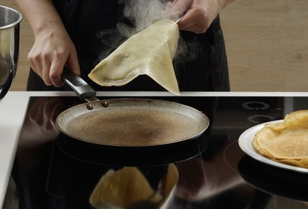 Фото шага рецепта Блины с печенью 153241 шаг 6  