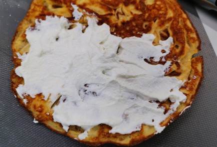 Фото шага рецепта Блины с семгой и авокадо 175531 шаг 10  