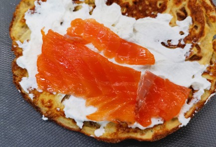 Фото шага рецепта Блины с семгой и авокадо 175531 шаг 11  