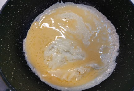 Фото шага рецепта Блины с семгой и авокадо 175531 шаг 5  