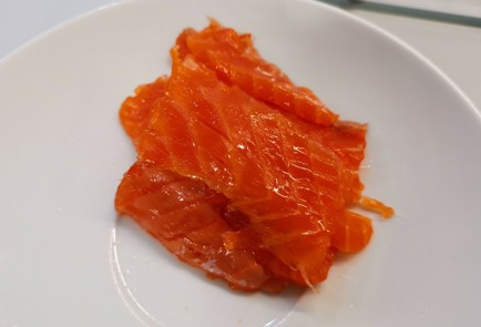 Фото шага рецепта Блины с семгой и авокадо 175531 шаг 7  