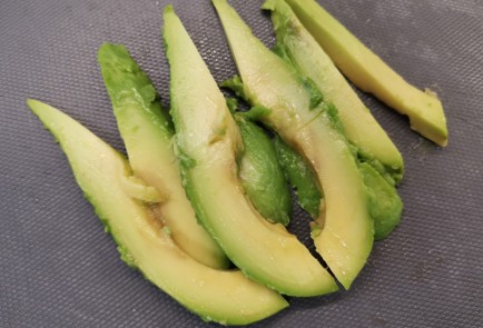 Фото шага рецепта Блины с семгой и авокадо 175531 шаг 8  