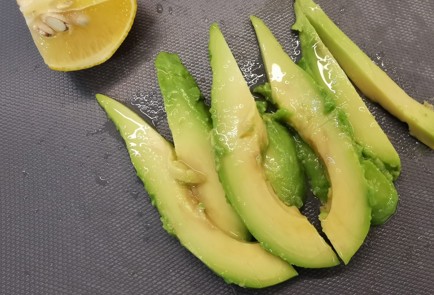 Фото шага рецепта Блины с семгой и авокадо 175531 шаг 9  