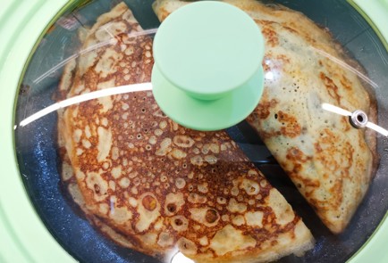 Фото шага рецепта Блины с сыром и зеленью 175594 шаг 13  