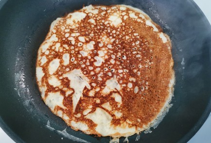 Фото шага рецепта Блины с сыром и зеленью 175594 шаг 7  