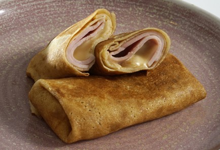 Фото шага рецепта Блины с ветчиной и сыром 153244 шаг 10  