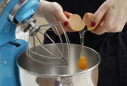 Фото шага рецепта Блины с ветчиной и сыром 153244 шаг 2  